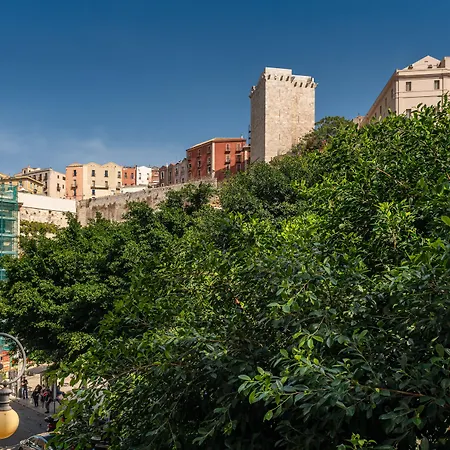 Dome 招待所 卡利亚里